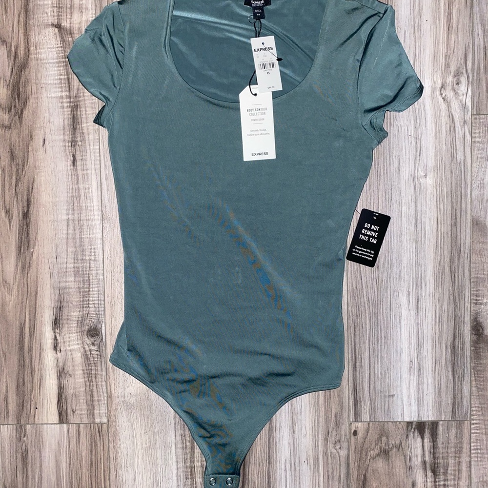 Express body contour short sleeve bodysuit